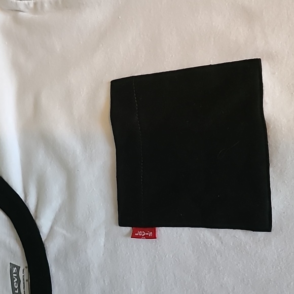 LEVIS BOYS WHITE AND GRAY SHORT SLEEVE T-SHIRT SIZE MEDIUM - Picture 3 of 7